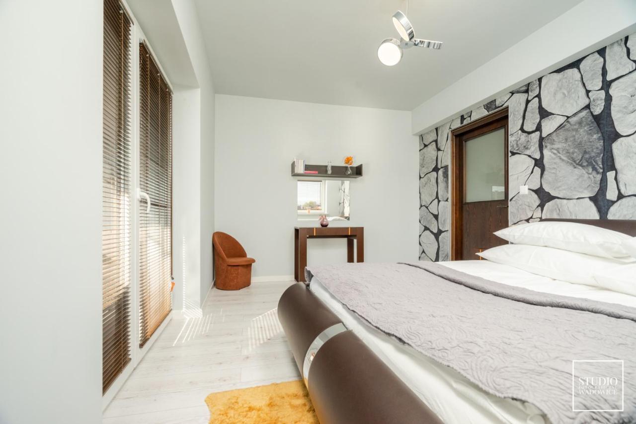 Apartament Modern Appartamento Wadowice Esterno foto